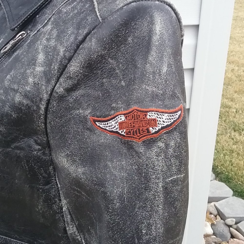 Vintage Harley Davidson distressed leather moto Jacket. Size M